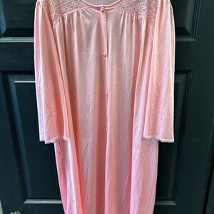 Vintage 1970’s Vanity Fair Pink Lace Rose Embroidered Trim Robe LG